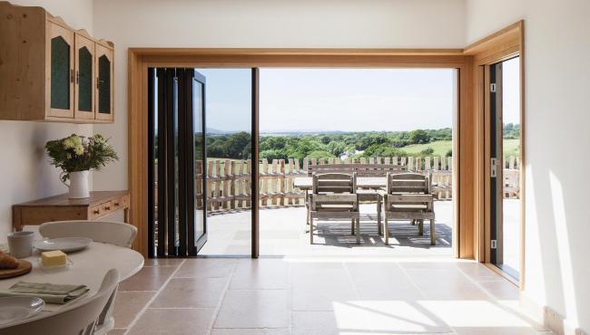 205 Integrated Bifold Door with built-in insect screen to keep insects and pests out of their kitchen and dining room