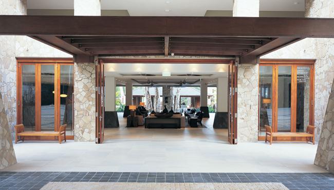 Centor E4 external folding hardware used in a hotel entrance