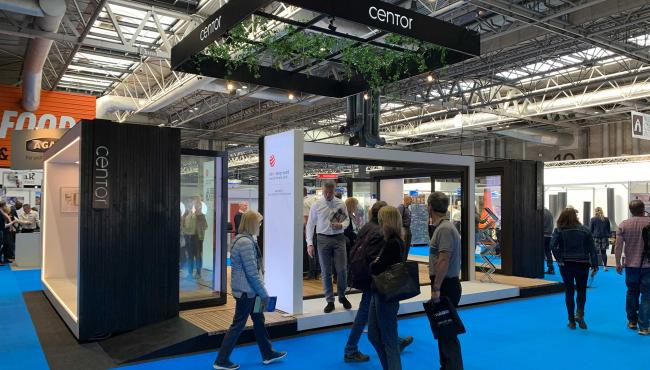 Centor stand at home show display S4 screen and shade along with Integrated Doors