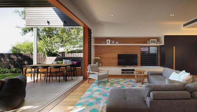 Wir interviewten Architekt Shaun Lockyer dazu, was Sie in Ihrem Zuhause tun können, um einen nahtlosen Übergang von Drinnen und Draußen zu erreichen. 