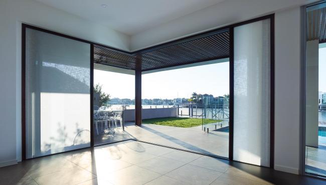 Centor 207 Postless corner door creates expansive openings in your home