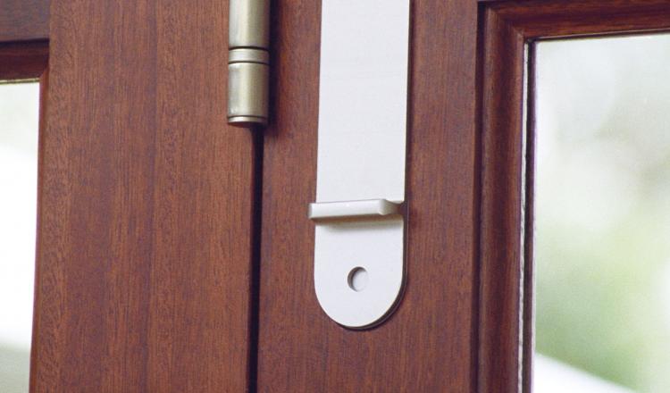 Centor dropbolt for bifold and sliding doors
